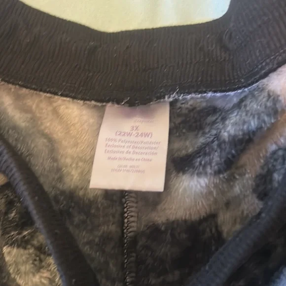 Fuzzy lounge set - Picture 4 of 4